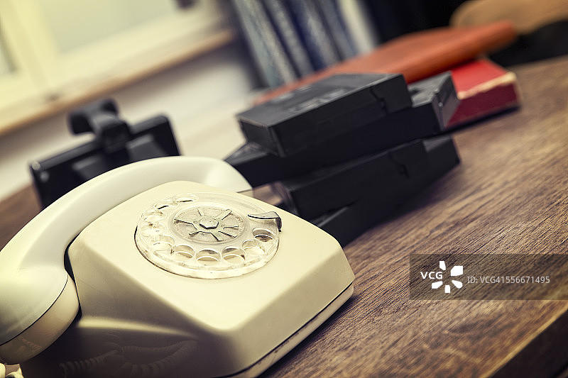 老式电话和录像带图片素材