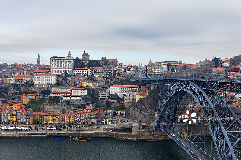 波尔图城市、杜罗河和路易斯一世大桥图片素材