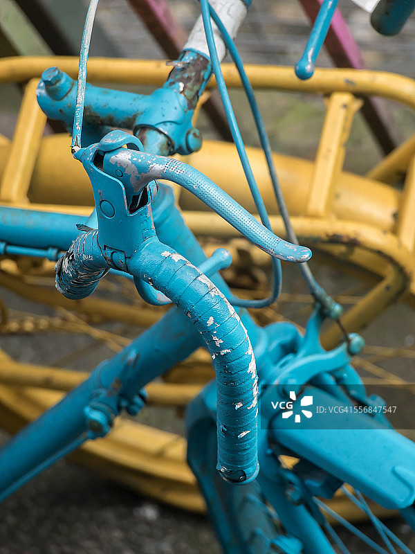 黄蓝色自行车车把，曼彻斯特图片素材