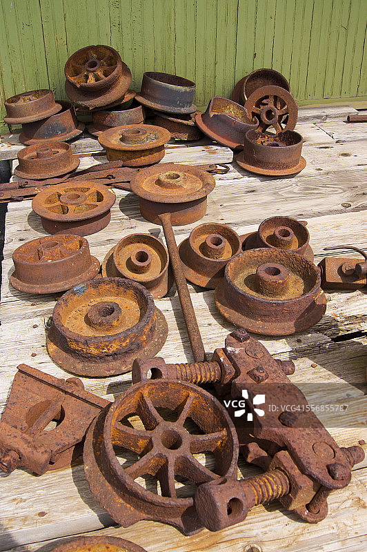 生锈的火车轮图片素材