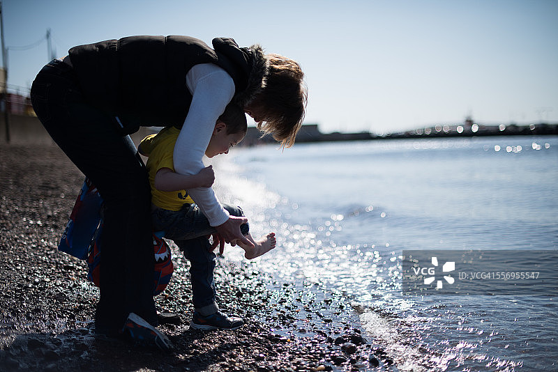 冲洗沙子图片素材
