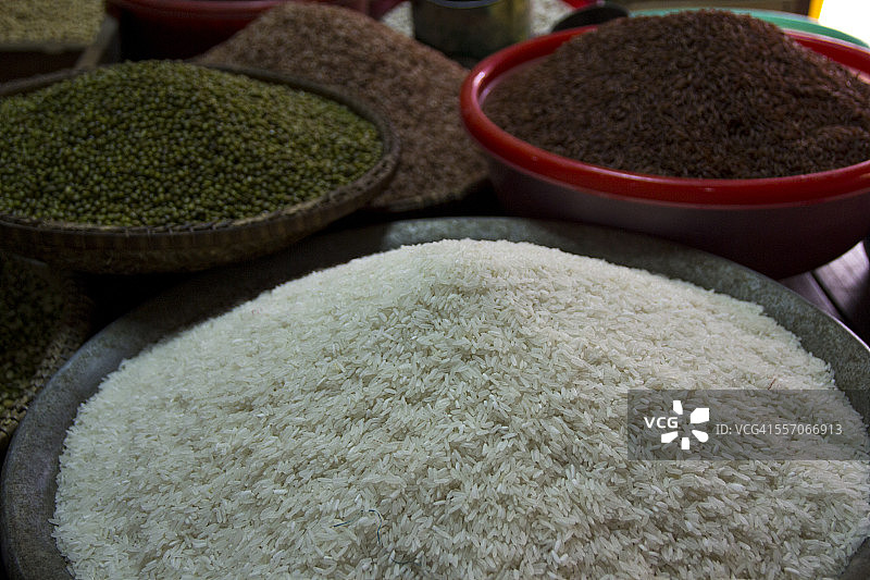 传统越南美食米饭和豆类图片素材