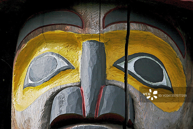 大眼睛图腾柱特写图片素材