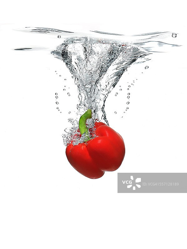 水中的红辣椒图片素材