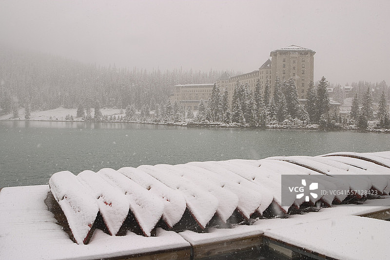 冬季湖畔景色图片素材