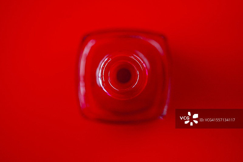 红色指甲油瓶图片素材