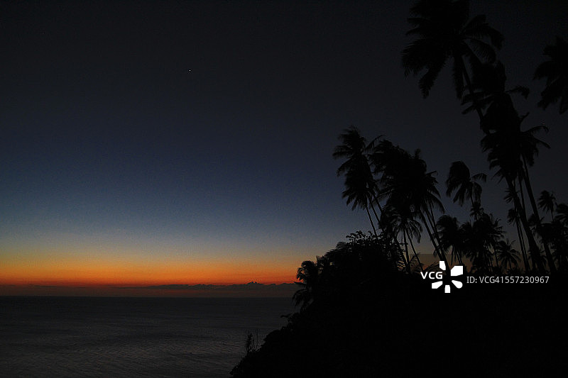 菲律宾卡米金岛日落图片素材