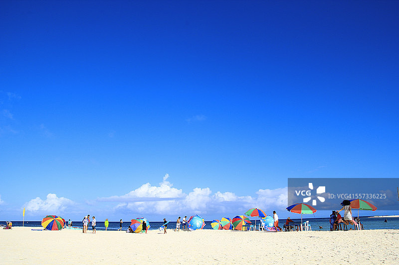 菲律宾卡米金岛白色沙滩风光图片素材