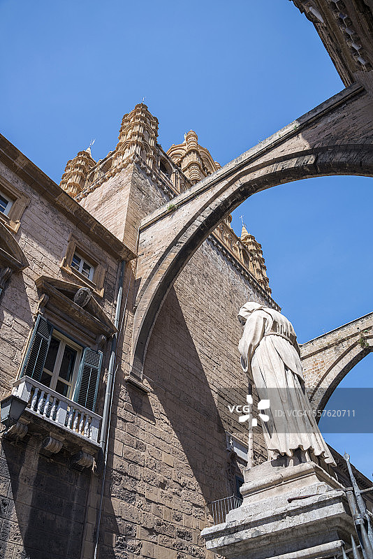 西西里岛巴勒莫大教堂竖版景观图片素材
