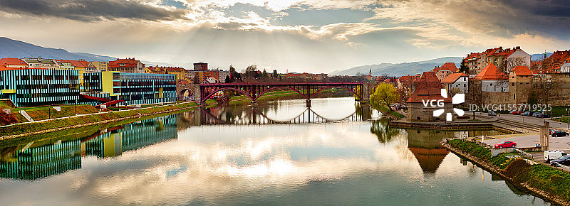 马里博尔桥和德拉瓦河，斯洛文尼亚图片素材