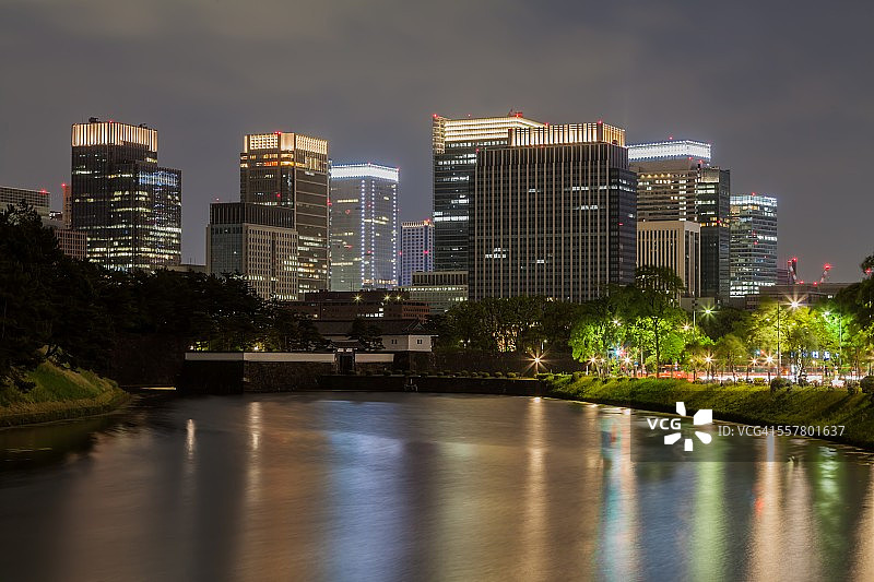 东京丸之内樱田护夜景图片素材