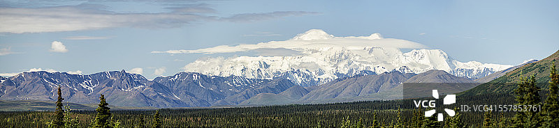 从乔治帕克斯高速公路上看到的德纳里山图片素材