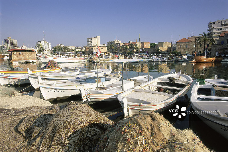 黎巴嫩南部提尔渔港的渔船图片素材