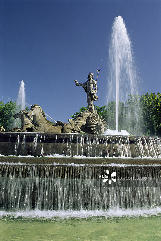 西班牙马德里普拉多附近的海王星喷泉图片素材