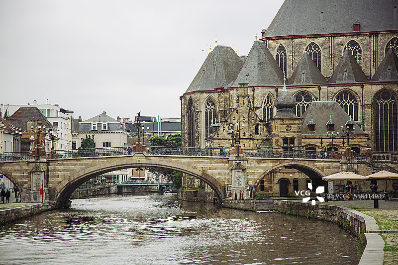 比利时根特海滨的教堂图片素材