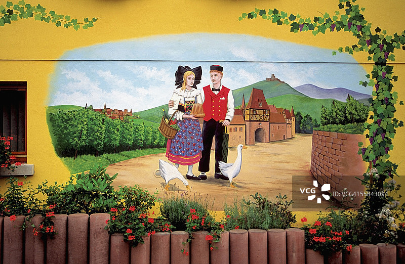 法国阿尔萨斯葡萄酒之路乡村风光情侣彩色路标图片素材