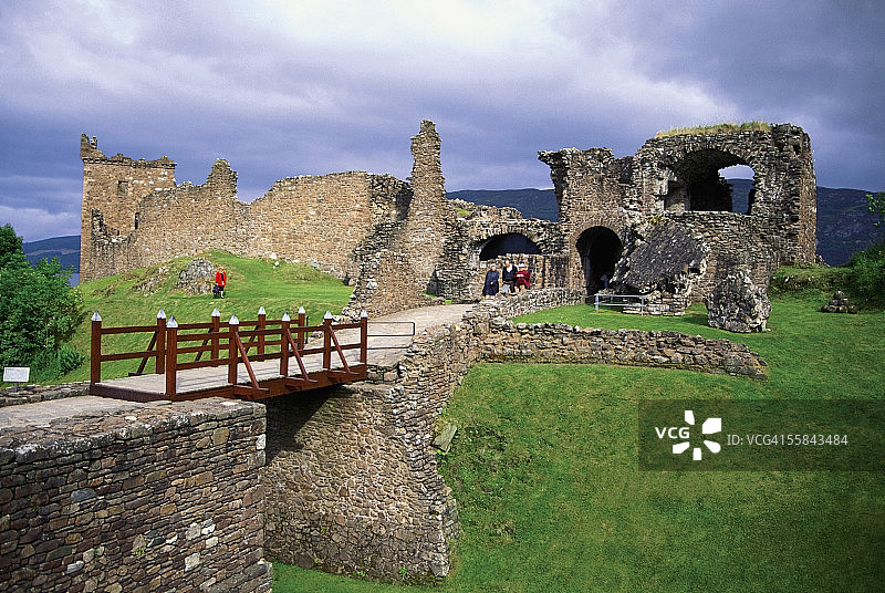 苏格兰尼斯湖厄克特城堡废墟图片素材