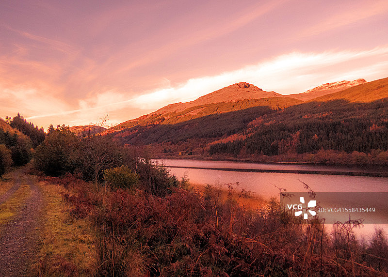 苏格兰阿盖尔的绚丽倒影和天空图片素材