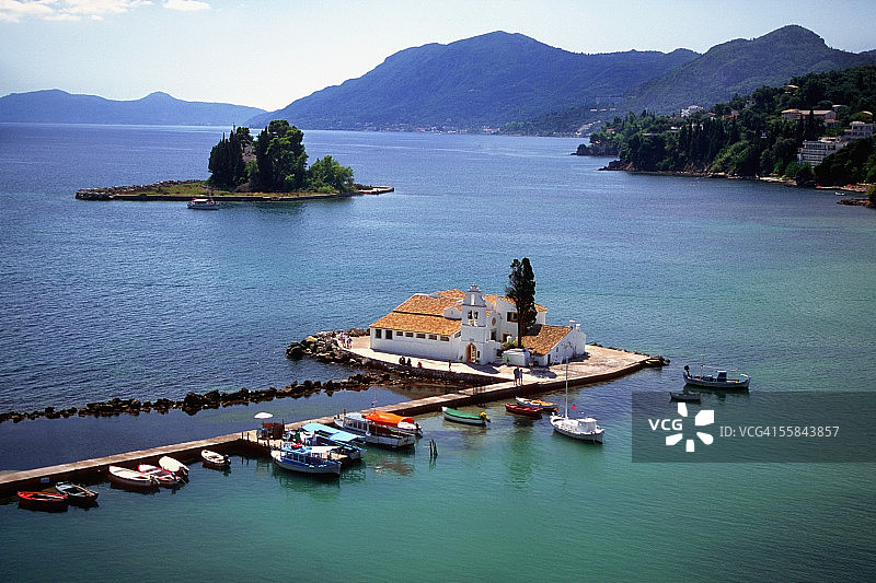 科孚岛卡诺尼：修道院附近的停靠船只图片素材