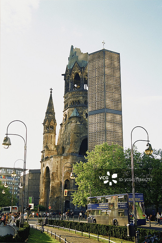 德国柏林选帝侯大街威廉皇帝纪念教堂建筑仰视视角图片素材