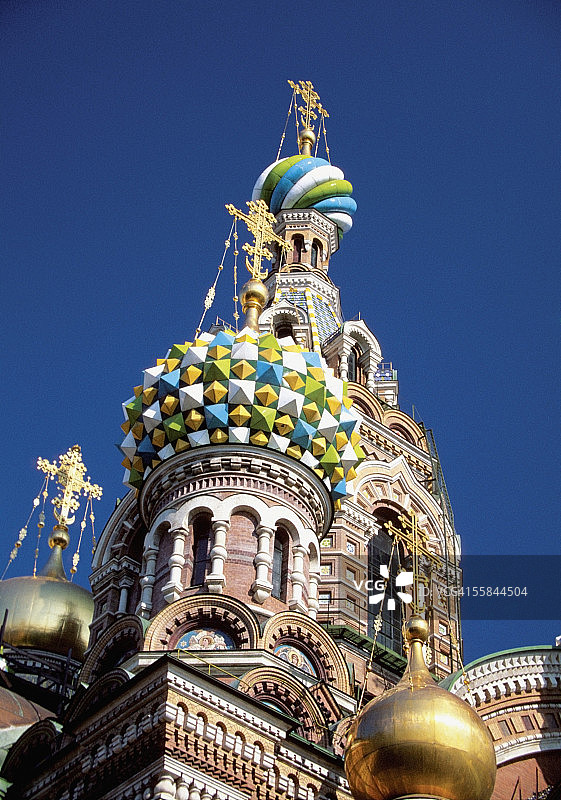 俄罗斯圣彼得堡滴血救世主教堂的仰视角度图片素材