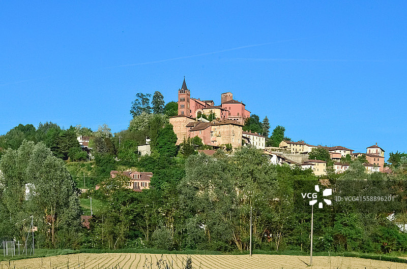 皮埃蒙特典型的意大利乡村城市景观图片素材