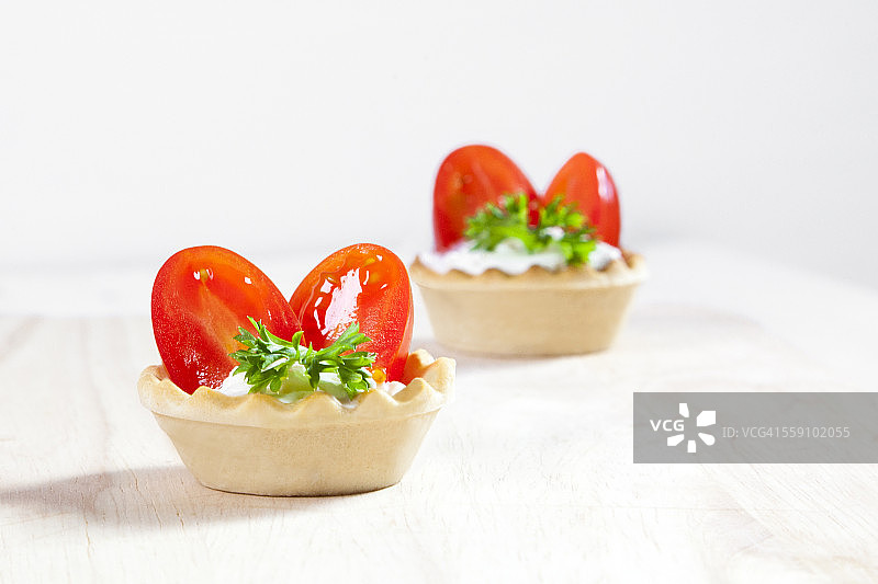 开胃小吃：樱桃番茄奶油奶酪图片素材