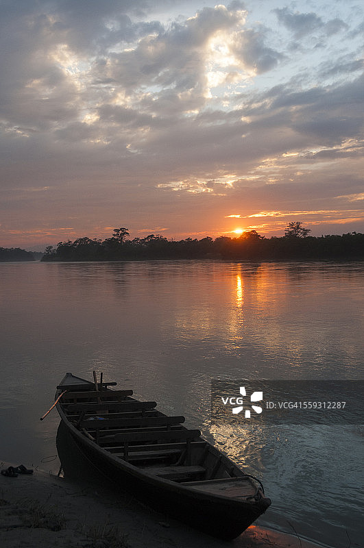 纳拉亚尼河和丛林日落图片素材