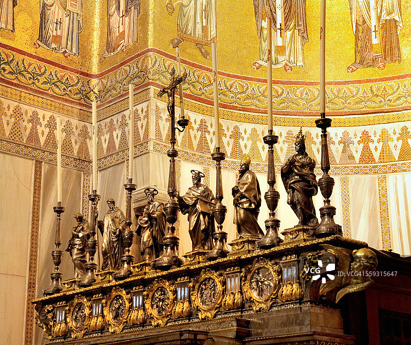 西西里岛蒙雷阿莱大教堂的精美艺术雕像图片素材