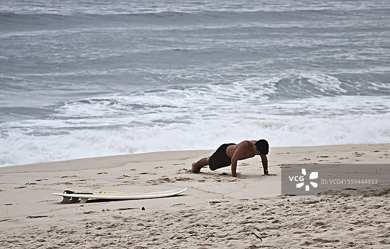 冲浪企鹅图片素材