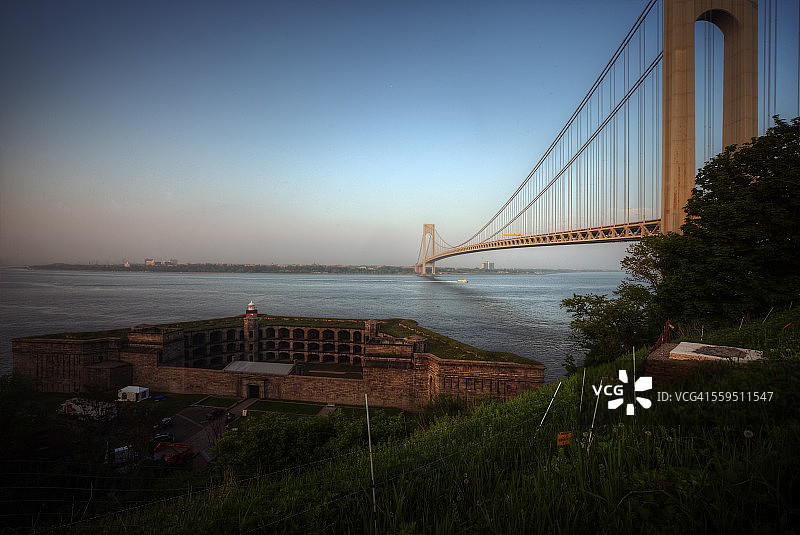 堡垒与桥梁图片素材