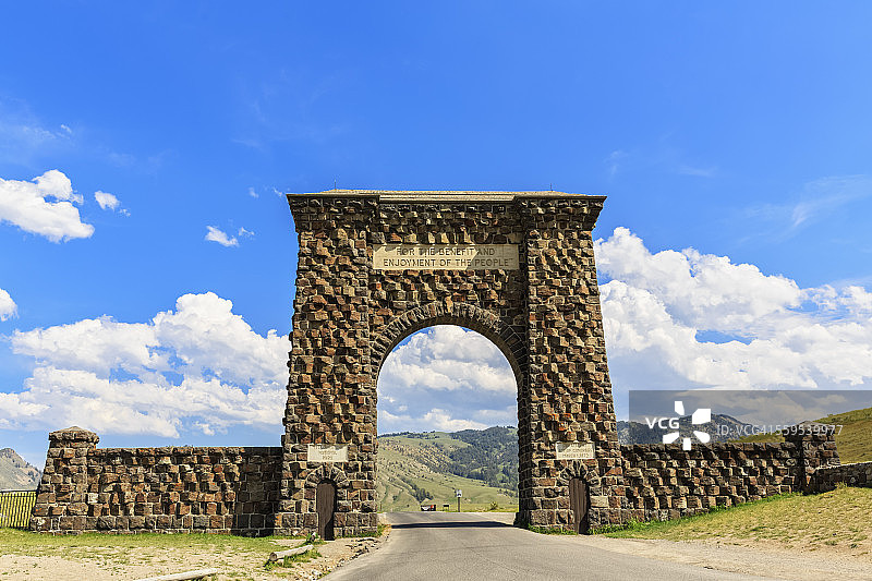 美国蒙大拿州加迪纳：黄石国家公园罗斯福拱门图片素材