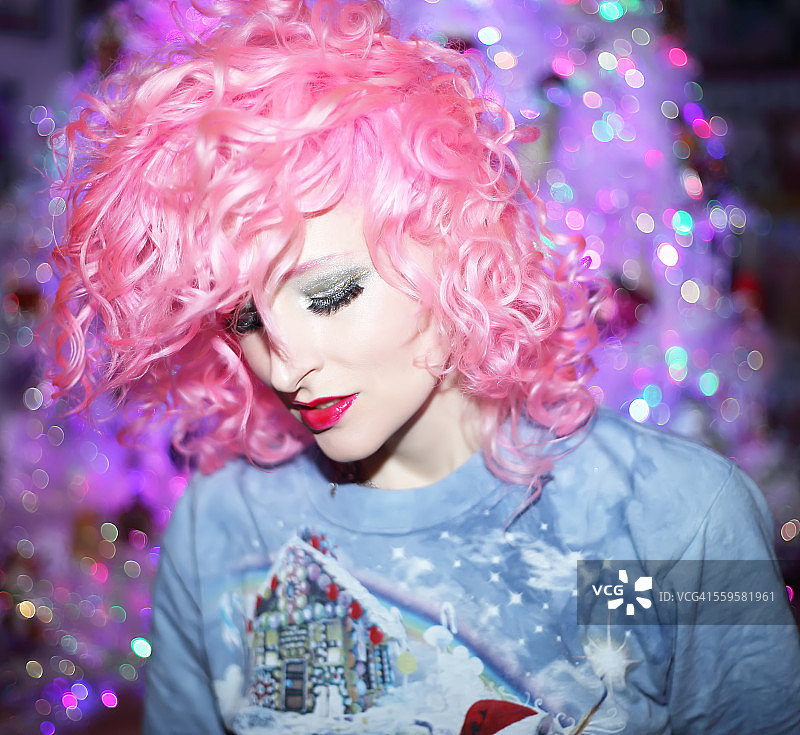圣诞节的粉色头发图片素材