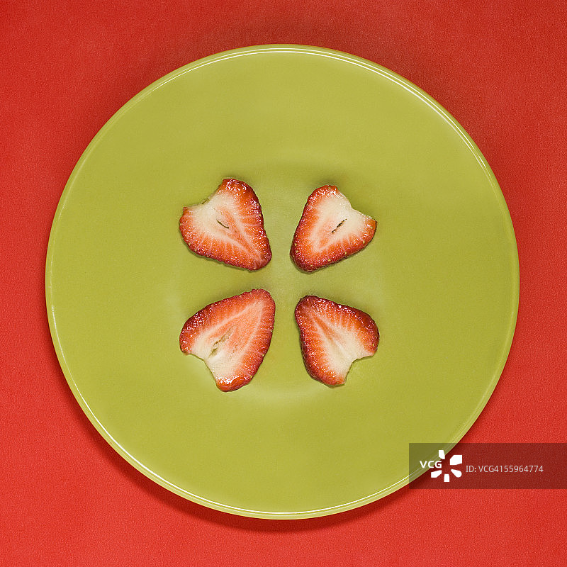 草莓切片特写图片素材