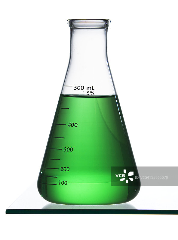含绿色液体的锥形瓶特写图片素材