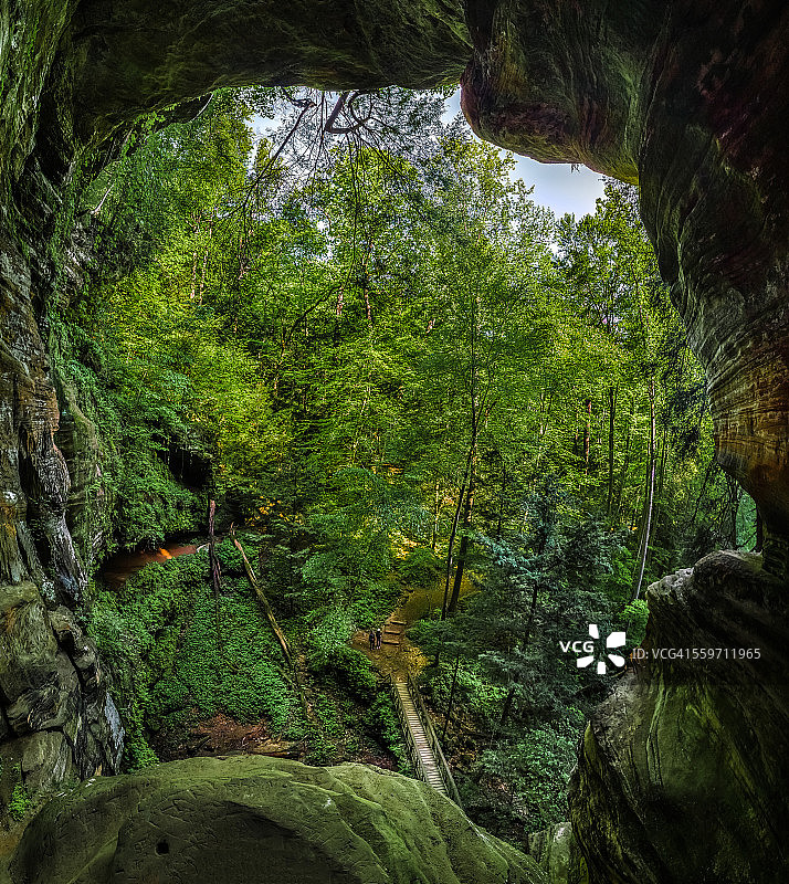 岩石房屋的窗户图片素材