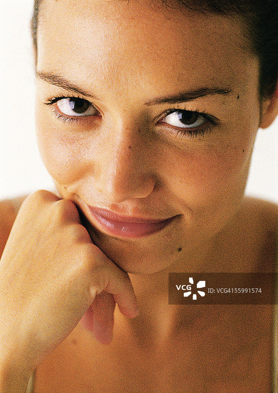 女性的面部，微笑，特写。图片素材