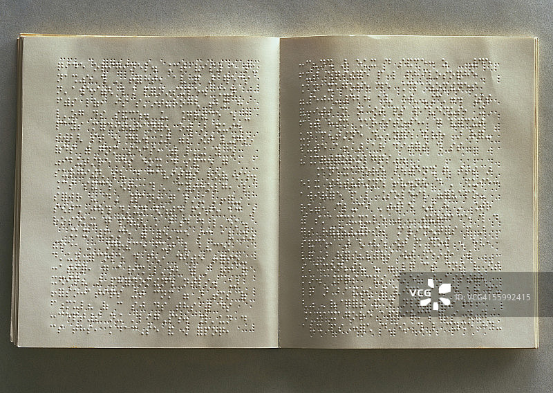 带有盲文的书本图片素材