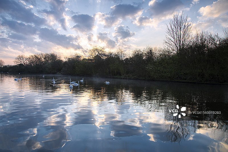 李 valley 日出倒影图片素材