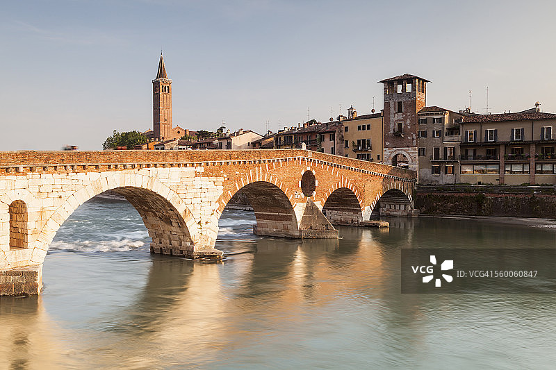 维罗纳历史中心的彼得拉桥图片素材