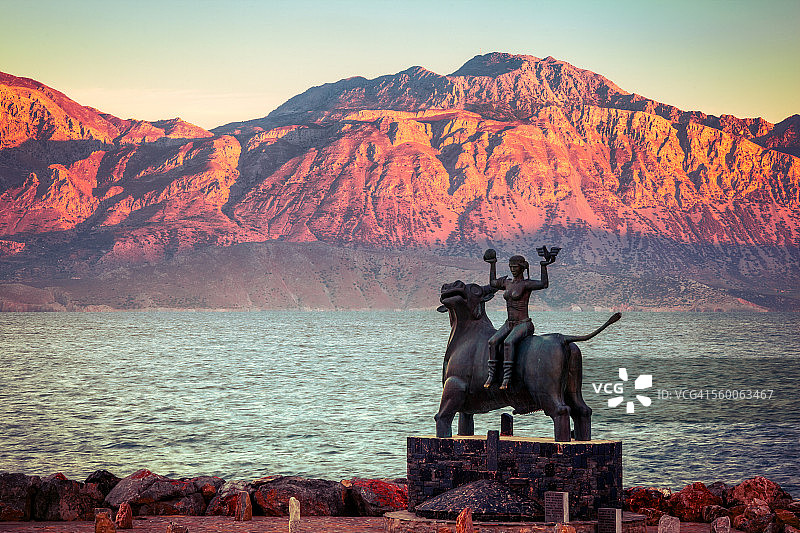 希腊克里特岛阿吉奥斯·尼古拉斯雕像图片素材