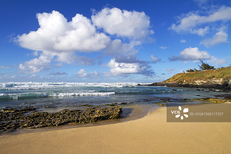 夏威夷毛伊岛霍基帕海滩公园的冬季小浪图片素材