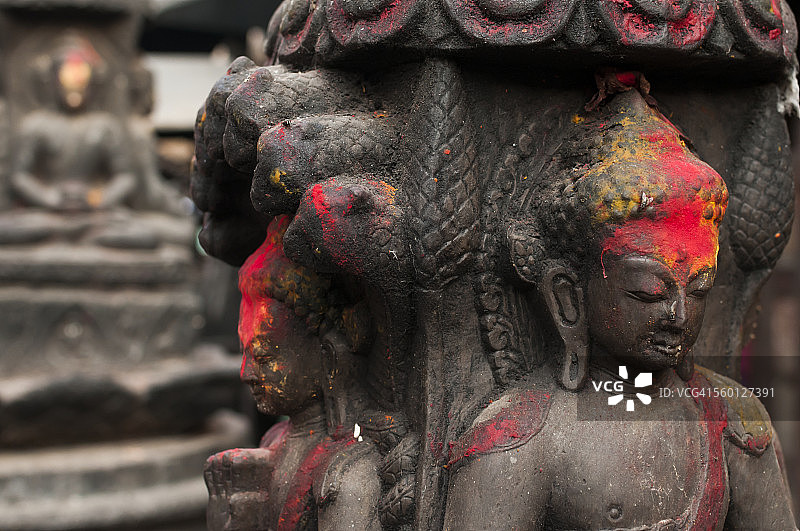 泰美尔杜巴广场小寺庙里的佛像图片素材