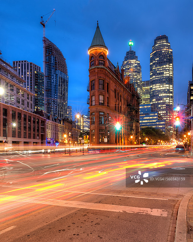 夜晚的好时大厦图片素材