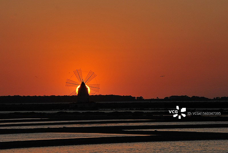 莫提亚（莫兹亚）的风车，西西里岛图片素材