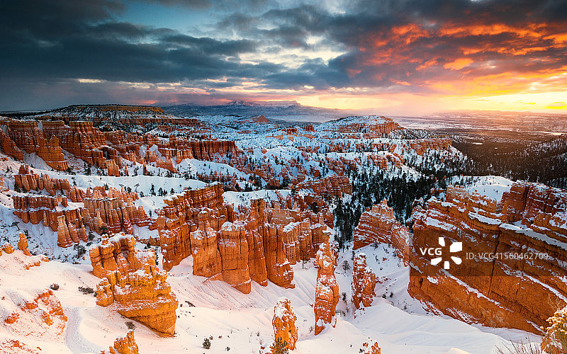 布莱斯峡谷国家公园的冬季图片素材