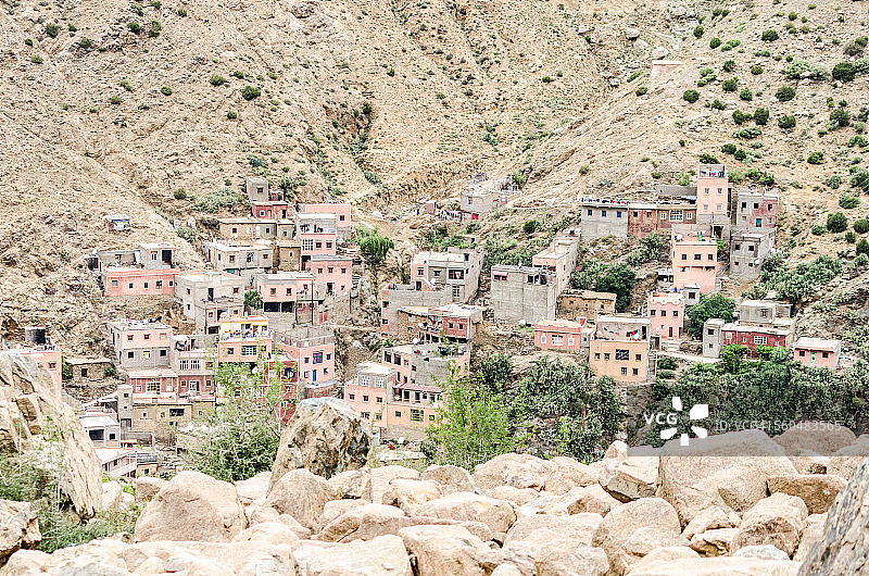 俯瞰乌里卡山谷的村庄图片素材