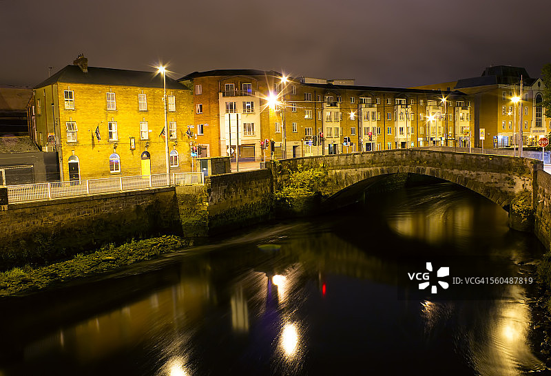 夜晚的巴尔斯桥图片素材