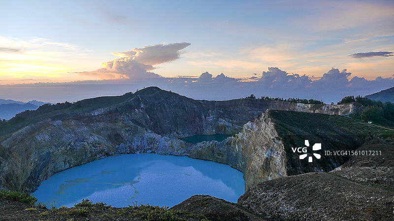 印度尼西亚弗洛勒斯岛的克里穆图火山图片素材