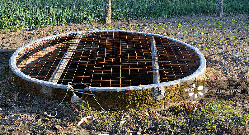 安全的灌溉井图片素材